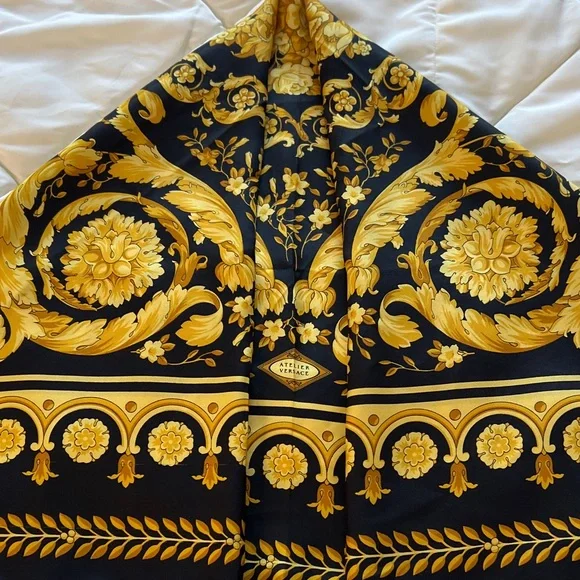 Authentic Versace Baroque Design Black Gold Printed 100% Silk Twill Scarf 33.5" - Picture 12 of 16